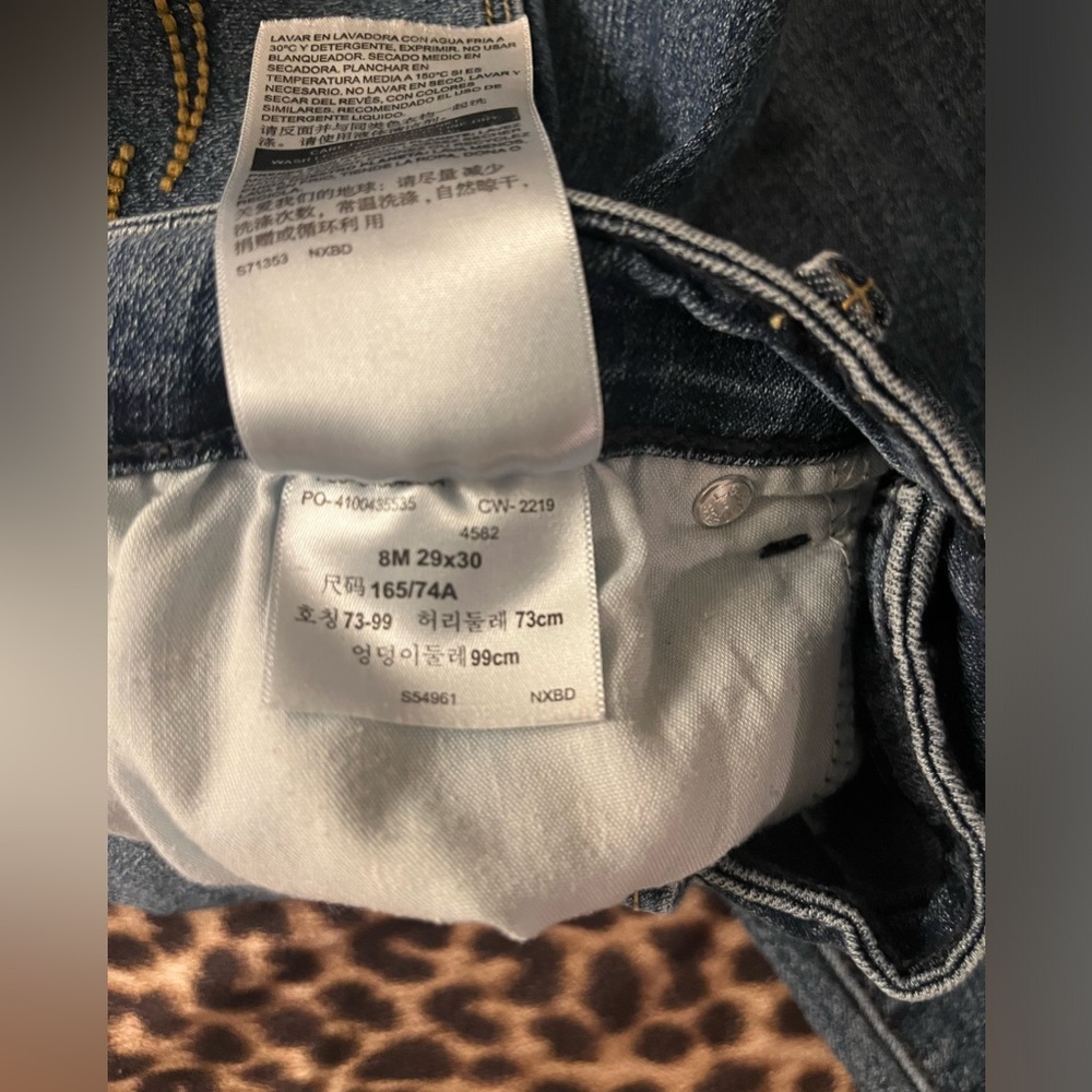 Levi Strauss - Picture 5 of 5